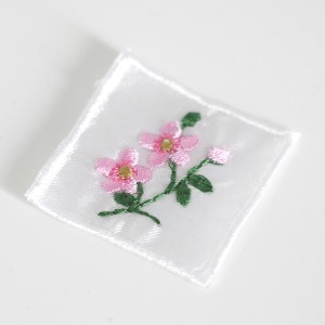 하얀색 분홍색 꽃무늬 와펜 자수 패치
